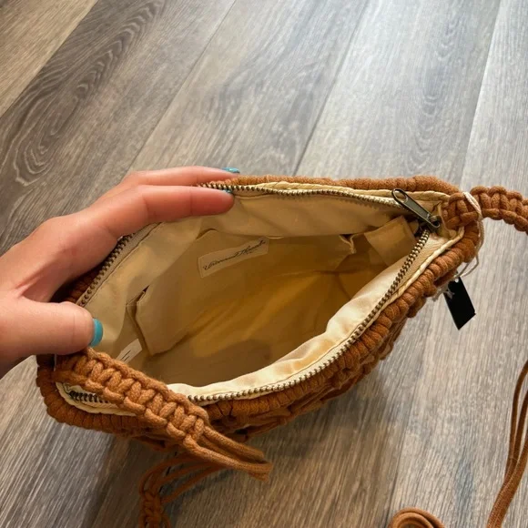 Universal Threads Cream and Brown Woven Crossbody Bag - Picture 5 of 8